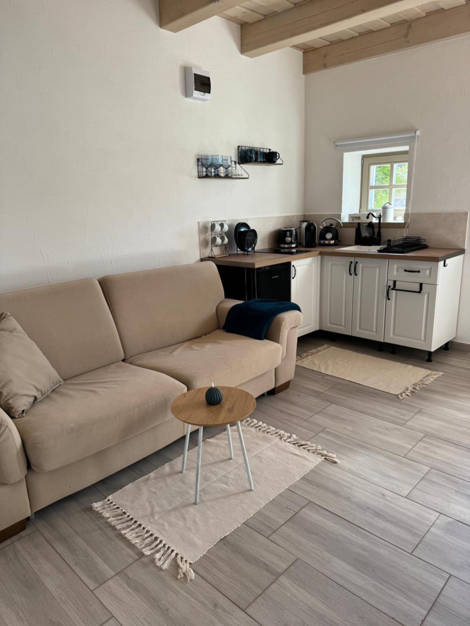Pres-Lak Apartment Tarján Екстериор снимка